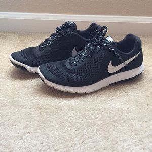 Women’s NIKE FLEX EXPERIENCE RN 5